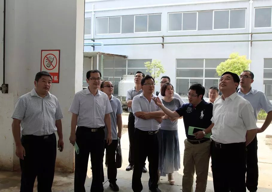 济南大学领导参观生产车间